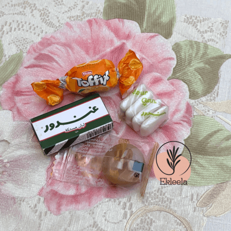 توزيعات فناجين القهوه البلاستيكيه بثيم ورقي لليوم الوطني نحلم ونحقق( 12 قطعه )