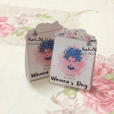 توزيعات بثيم ورقي عن اليوم العالمي للمرأه مع تعبيه ( 12 قطعه )