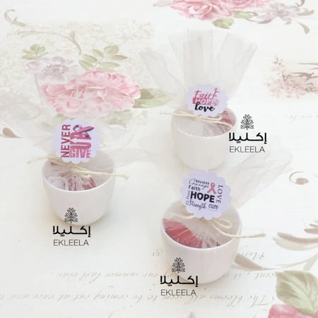 توزيعات فناجين القهوه البلاستيكيه بثيم ورقي عن التوعية بسرطان الثدي ( 12 قطعه )