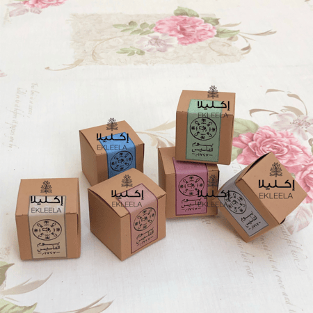 توزيعات علب مع ثيم ملون عن يوم التأسيس( 12 قطعه )