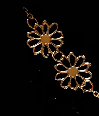 توزيعات اكسسوار اساور منوعه مع ثيم ورقي لذكرى البيعه( 12 قطعه )