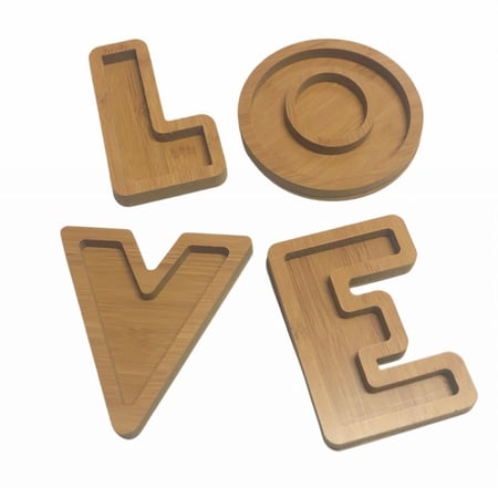 قالب خشب LOVE  مكون من 4 احرف