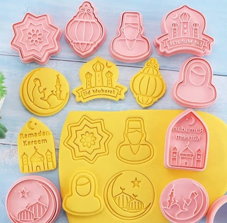 قطاعة بسكويت / قطاعات كوكيز ( طقم مكون من 8 قطع )