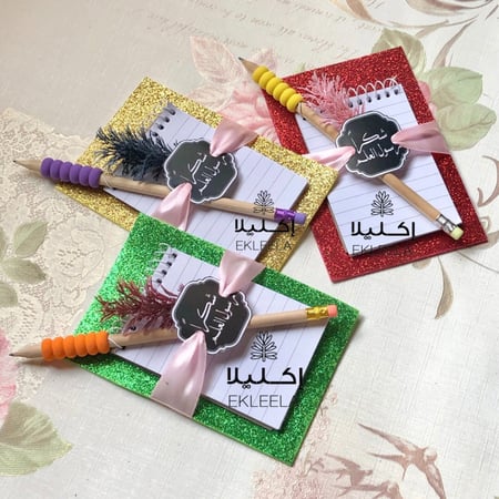 توزيعات يوم المعلم / توزيعات نوته مع قلم رصاص ( 12 قطعه )