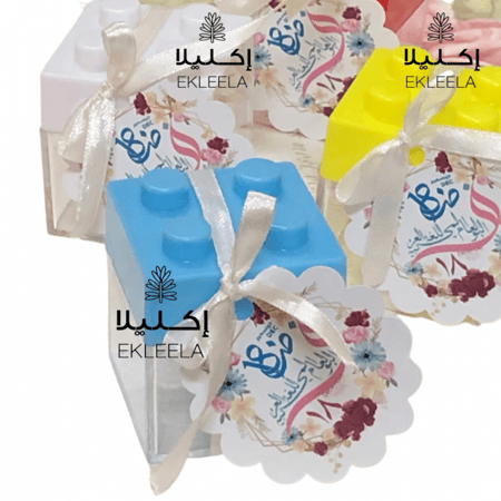 علب توزيعات اكليريك ملونه حجم صغير مع ثيم اليوم العالمي للغه العربيه  ( 12 علبه )