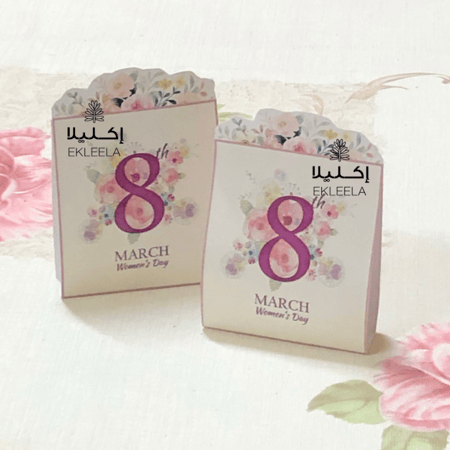 توزيعات بثيم ورقي عن اليوم العالمي للمرأه مع تعبيه ( 12 قطعه )