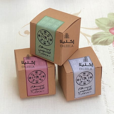 توزيعات علب مع ثيم ملون عن يوم التأسيس( 12 قطعه )