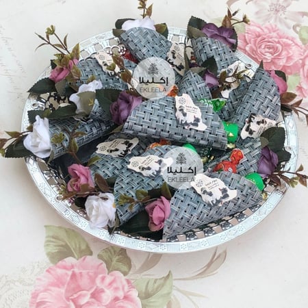 توزيعات الخوص الصناعي مع تعبيه ليوم التأسيس ( 12 قطعه )