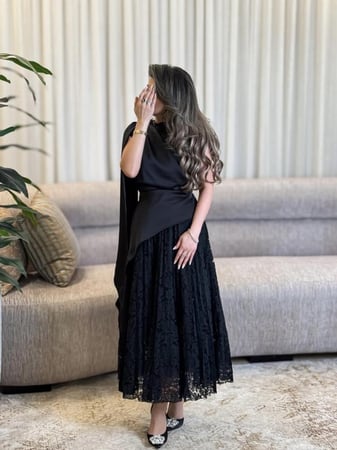 فستان اسود ميدي دانتيل