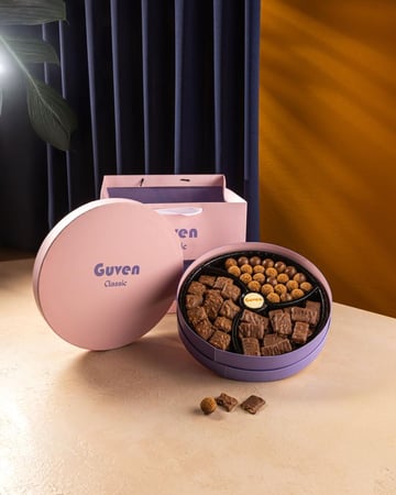 بوكس فاخر من جيوفن كلاسيك يجمع تشكيلة شوكولاتة فريدة