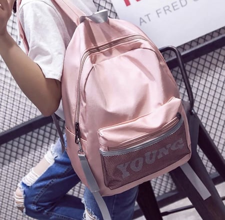 حقيبة ظهر وردي