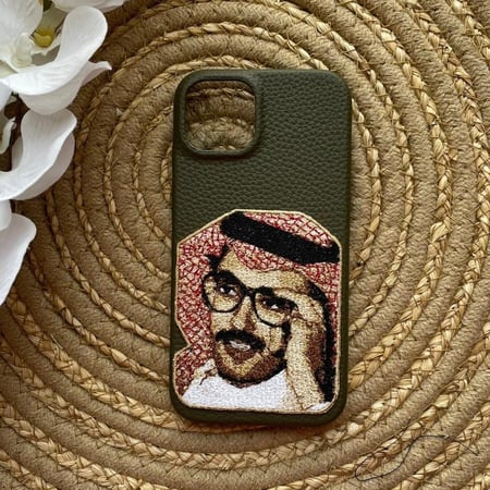 كفر جوال بتطريز صوره شخصيه (زيتي)