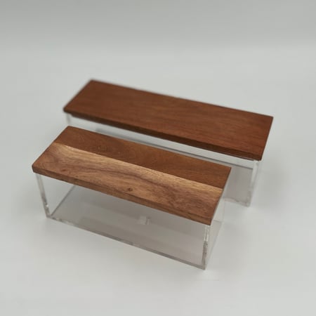 علبة أكريليك بغطاء خشبي