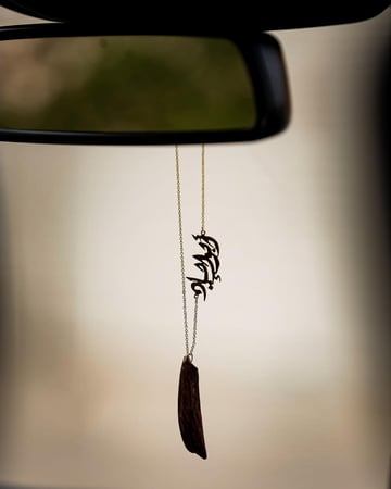 تعليقة مرايا سياره  بالاسم مع عود فاخرة