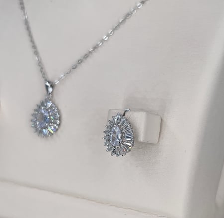 نص طقم ذهب ابيض تصميم الماس-عيار 18