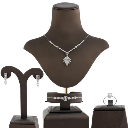 طقم ذهب ابيض عيار 18 (شبكات )-عيار 18