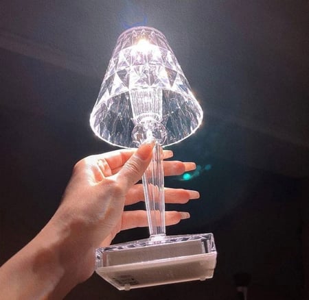 مصباح طاولة من الاكريليك بالتحكم باللمس