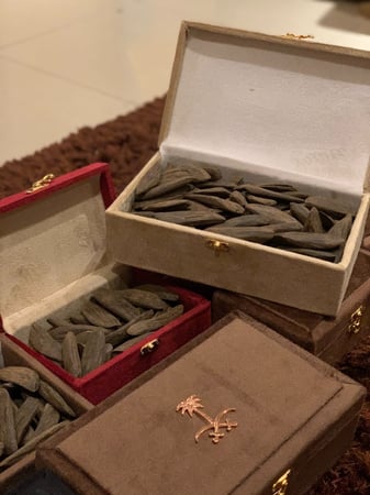 عود مروكي طبيعي محسن - بيور خالي من المستكه -  (مع كل طلب علبة فحم -ولاعة-مقص صغير-ملقاط)