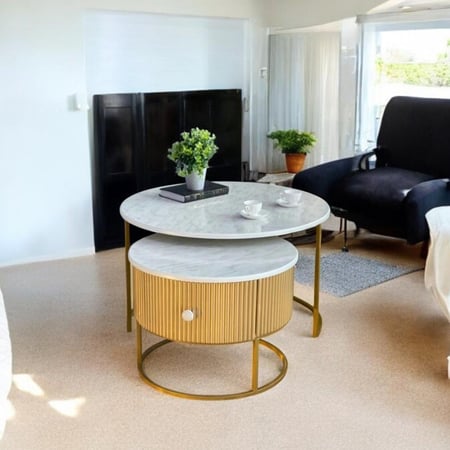 طقم طاولتين بدرج ذهبي سطح خشب شكل رخام