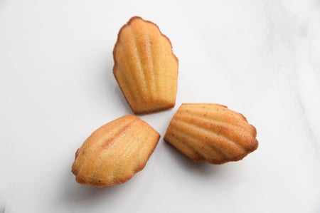 مادلين كيك (12) قطعة