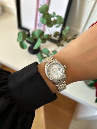 ساعه نسائيه وسط فضيه -77202