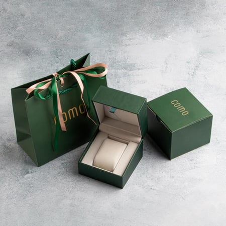 ساعة يد ذهبية