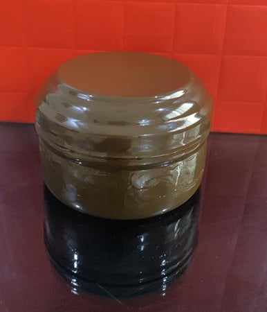 مستكة عود وزن صافي 180 جرام العدد 150 حبه في العلبة