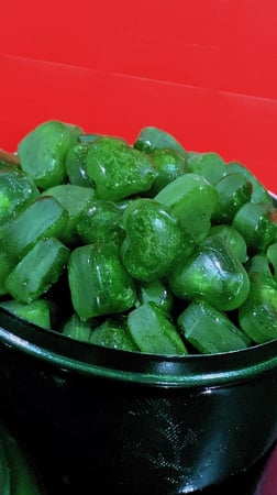 مجموعة المستكه المعطره نص درزن وزن كل علبة 180 جرام عدد كل علبه فيه 150 حبه بخور