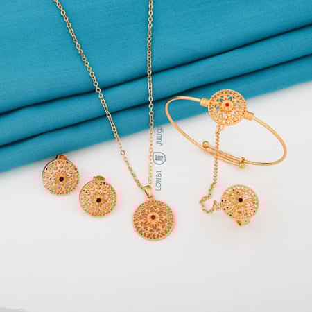 طقم أطفال ذهبي ناعم