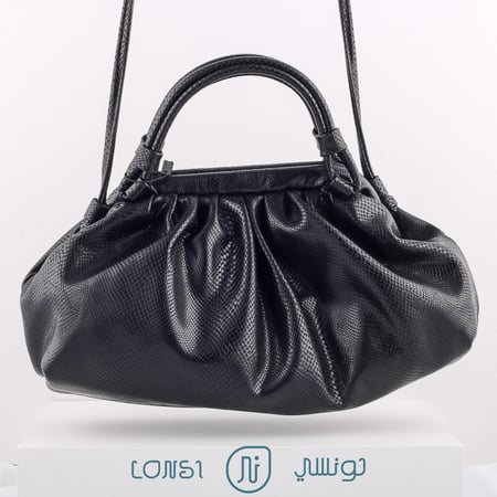 شنطة نسائية بألوان أنيقة