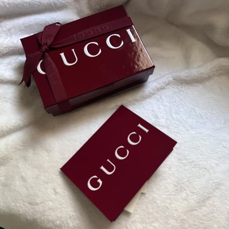 علبه قوتشي صغير + كيس قوتشي + شريط. + ظرف للكرت / عنابي الجديد اصلي