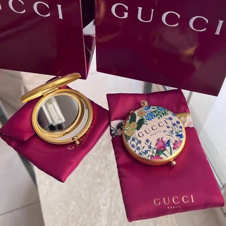 مرايا قوتشي فلورا الانيقة مع حافظة قماشية - اضافة كيس قوتشي العنابي اختيارية