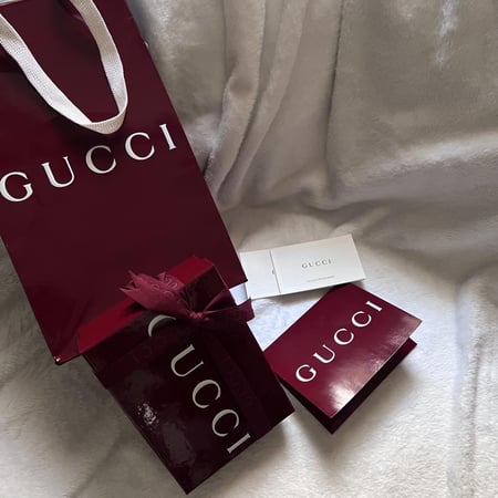 علبه قوتشي صغير + كيس قوتشي + شريط. + ظرف للكرت / عنابي الجديد اصلي