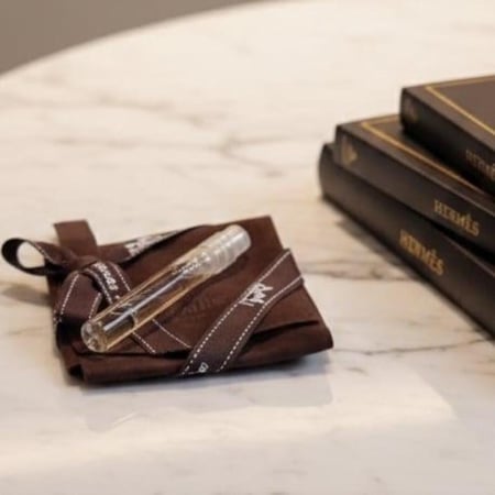 عطر أجار إيبين (Agar Ébène) من هيرميس (Hermès)