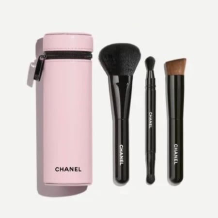 طقم شانيل لفرش المكياج الأساسية 111 Ballerina الوردي