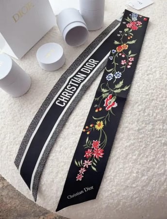 Dior silk Scarf master /Black سكارف بتصميم ديور