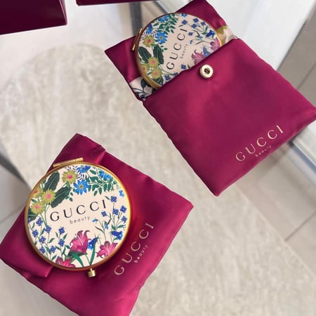 مرايا قوتشي فلورا الانيقة مع حافظة قماشية - اضافة كيس قوتشي العنابي اختيارية