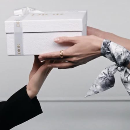 علبة هدايا ديور الاصلية مقوى (صغيره)