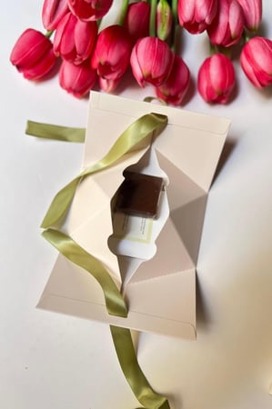 6 علب توزيعات العيد - عطر فان كليف باتشولي اصلي ٢ مل