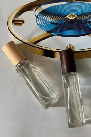 10 عطر مسك البودر ١٨ مل في علبه بالثيم الخاص