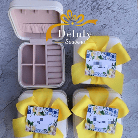 10 منظمة المجوهرات الجلد البيج مع شريط