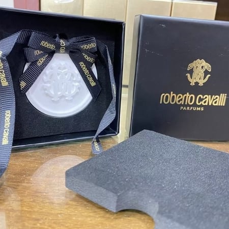 روبيرتو كفالي تعليقة حجر معطر اصلي في علبة اصلية