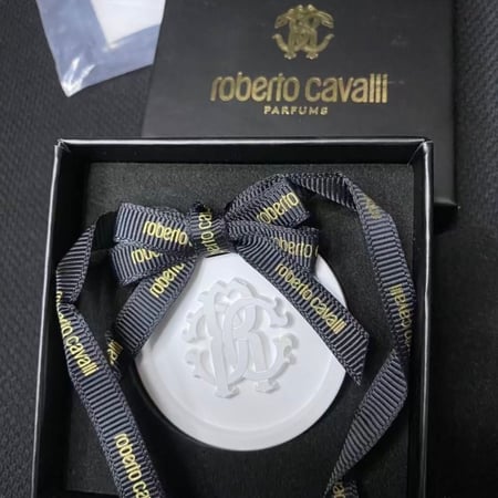 روبيرتو كفالي تعليقة حجر معطر اصلي في علبة اصلية