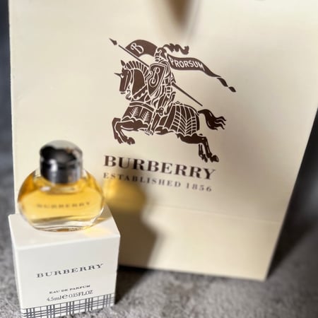 عطر بربري هيرو الجديد (4.5 مل صب) مع كيس