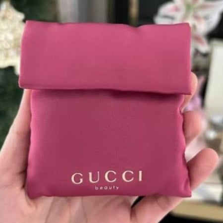 مرايا قوتشي فلورا الانيقة مع حافظة قماشية - اضافة كيس قوتشي العنابي اختيارية