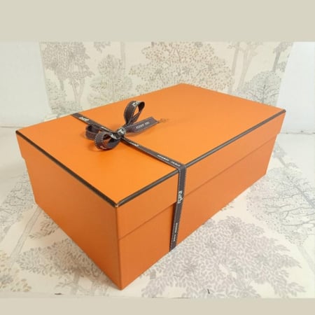 علبة ايرمز اصليه / علبة مستطيله فارغة مقاسات مختلفه