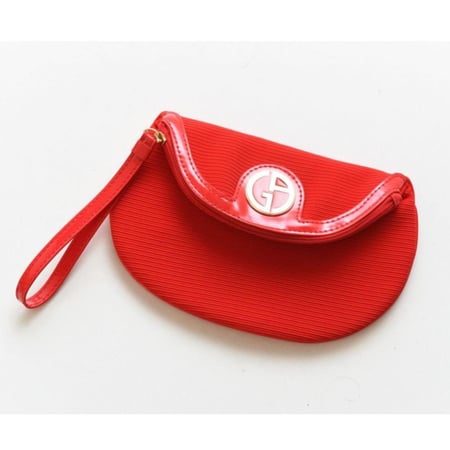 طقم ارمني (باوتش احمر  رائع من ارماني + عطر Si  الاكثر شهرة من ارماني) مع دست باق و الكيس اختياري