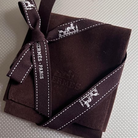 عطر أجار إيبين (Agar Ébène) من هيرميس (Hermès)