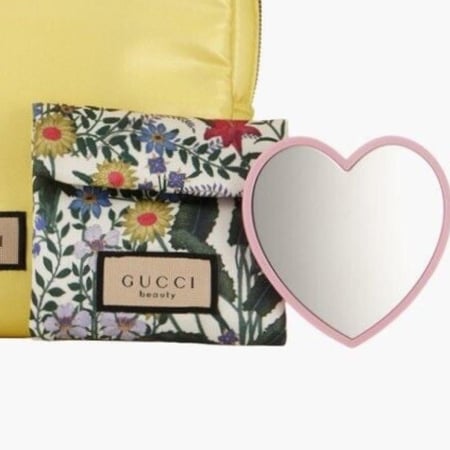 Gucci beauty mirror مرايا قوتشي الاصليه بشكل قلب وردي مع كيس قماشي