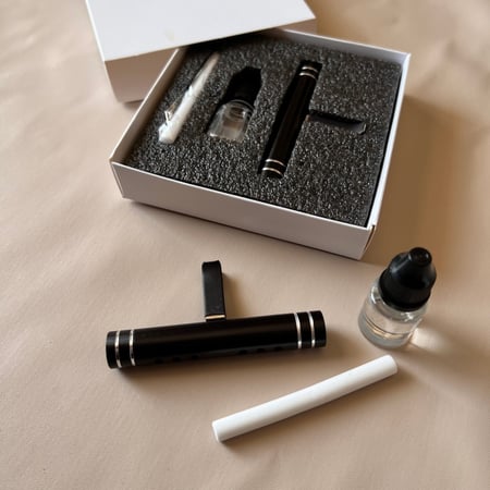 فواحة سيارة مع عطر زيتي و شريط